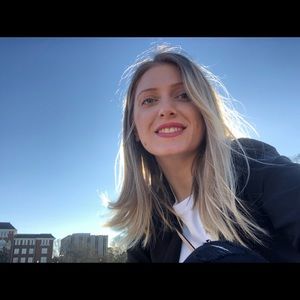 Meet your Posher, Manoni